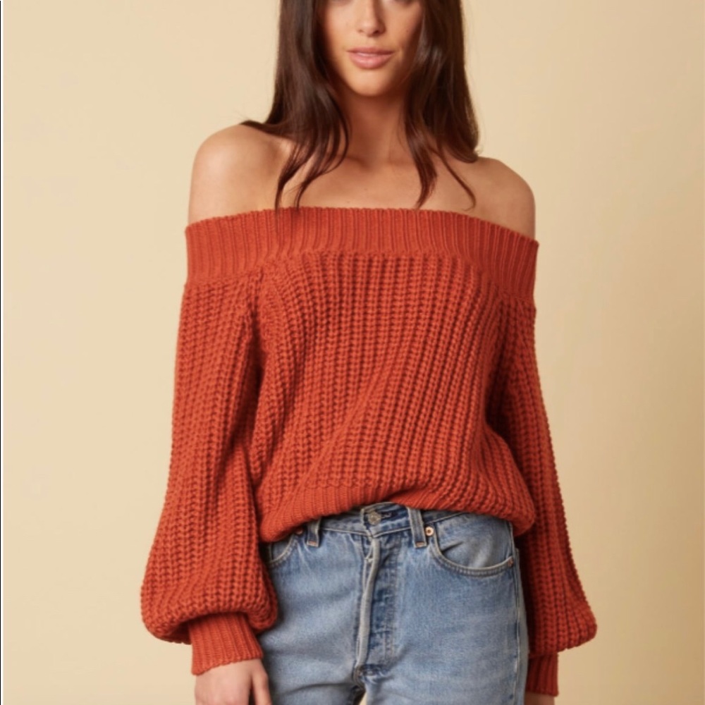 Off-shoulder Knut sweater featuring bishop sleeves